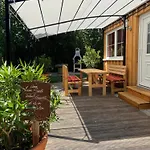 Holzhaus Mit Trailer Lasse Seele Baumeln