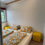 Camping Holzhaus Mit Trailer Lasse Seele Baumeln *