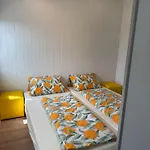 Holzhaus Mit Trailer Lasse Seele Baumeln *