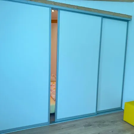Holzhaus Mit Trailer Lasse Seele Baumeln キャンプ場
