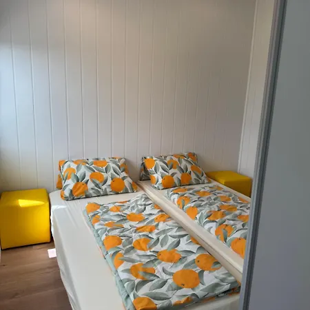 Holzhaus Mit Trailer Lasse Seele Baumeln *