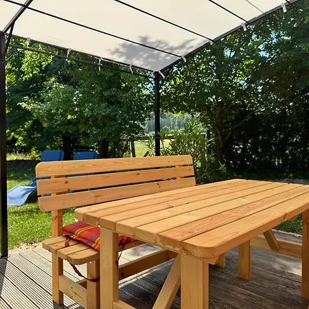 Holzhaus Mit Trailer Lasse Seele Baumeln مكان تخييم