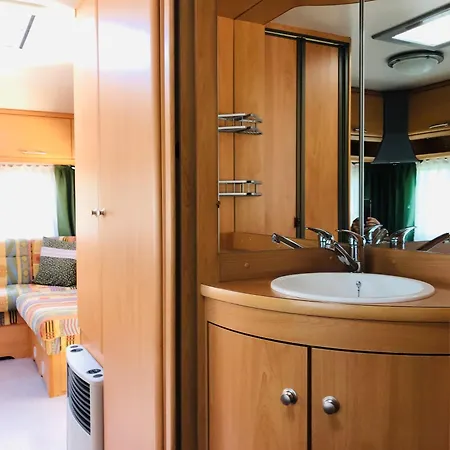 Holzhaus Mit Trailer Lasse Seele Baumeln Kemping