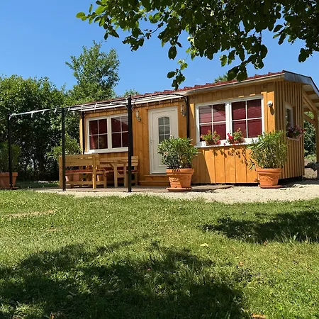 مكان تخييم Holzhaus Mit Trailer Lasse Seele Baumeln *