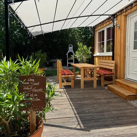 Holzhaus Mit Trailer Lasse Seele Baumeln