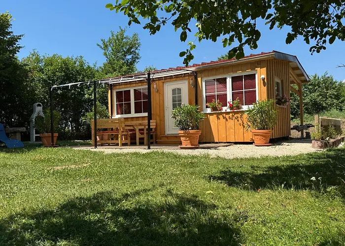 Kemp Holzhaus Mit Trailer Lasse Seele Baumeln *