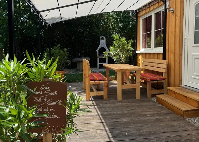 Holzhaus Mit Trailer Lasse Seele Baumeln