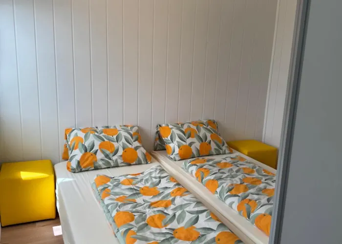 Holzhaus Mit Trailer Lasse Seele Baumeln *